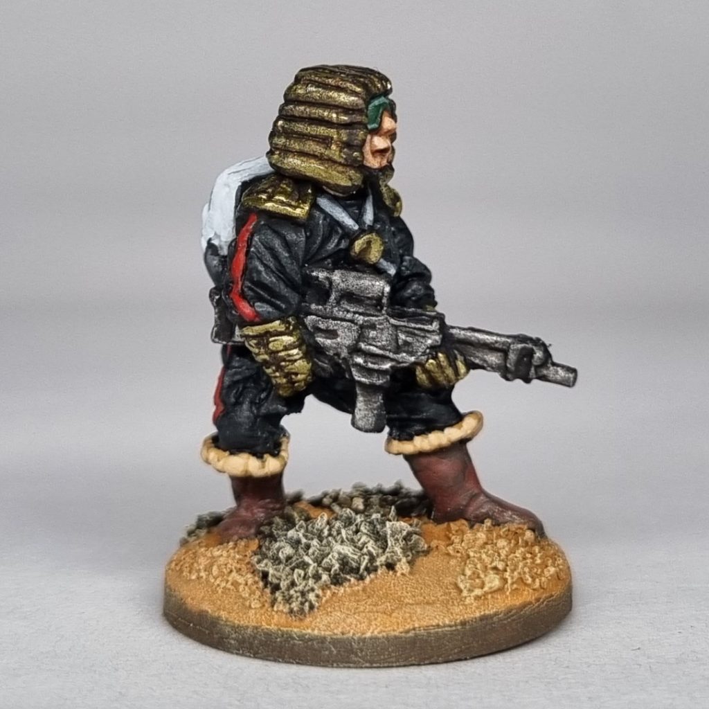 Citadel Spacefarers 25mm vintage science fiction S25 Dark Disciple crouching with Bolt Rifle